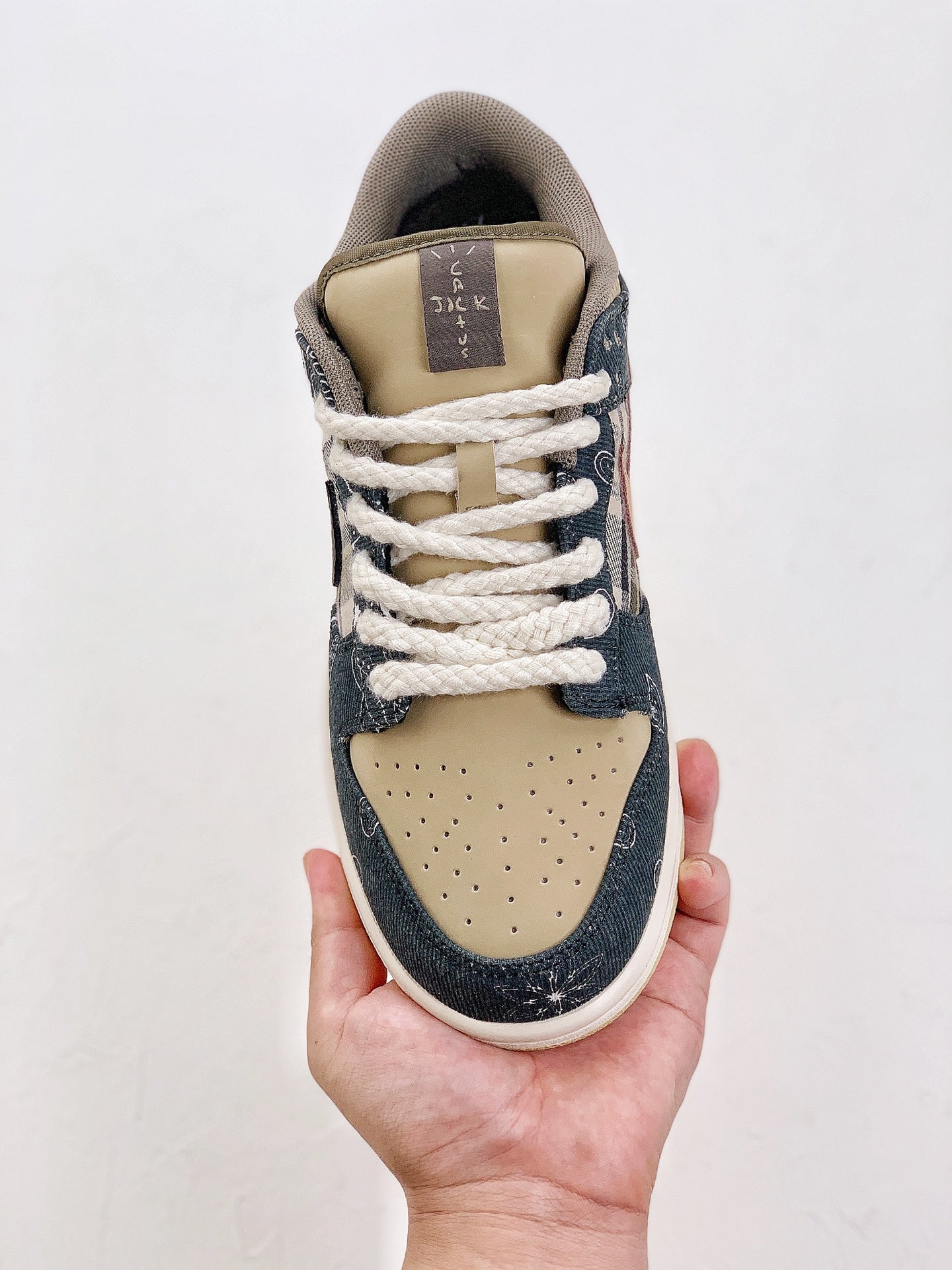 A Nike SB Dunk - Travis Scott Cactus Jack