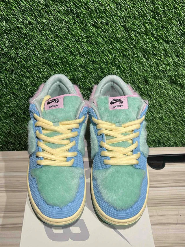 A Nike SB Dunk - Verdy