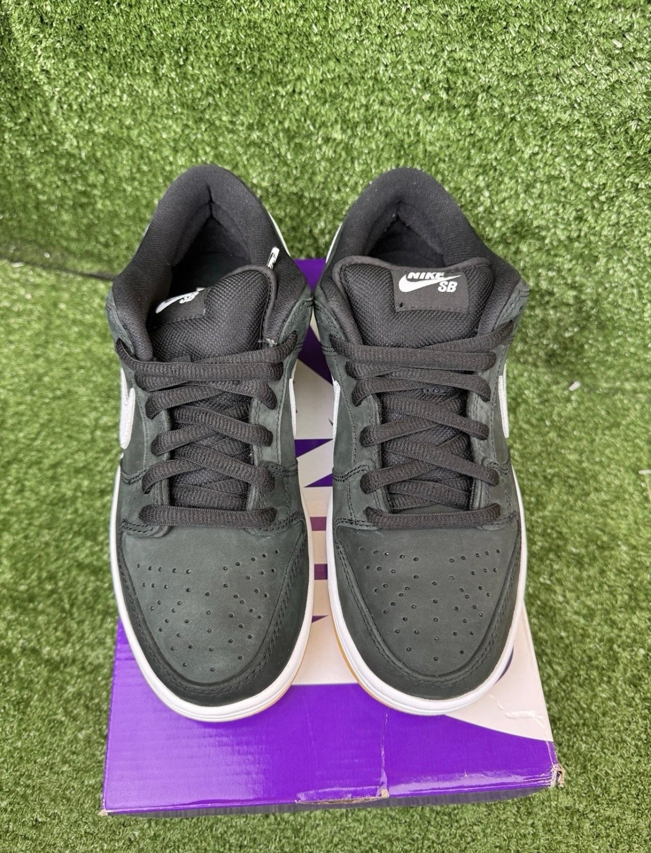 A Nike SB Dunk - Black Gum